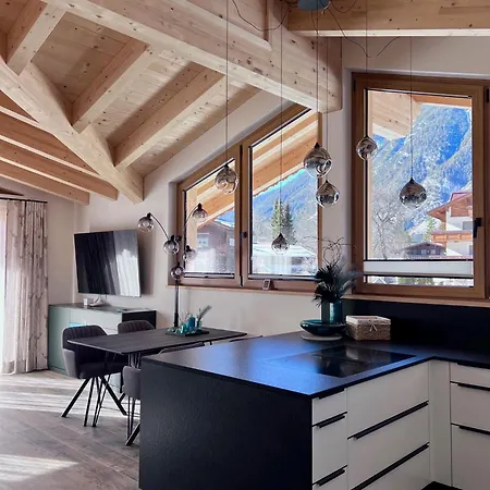 Hirschegg - Modernes Dorfchalet Mit Panorama Leutasch